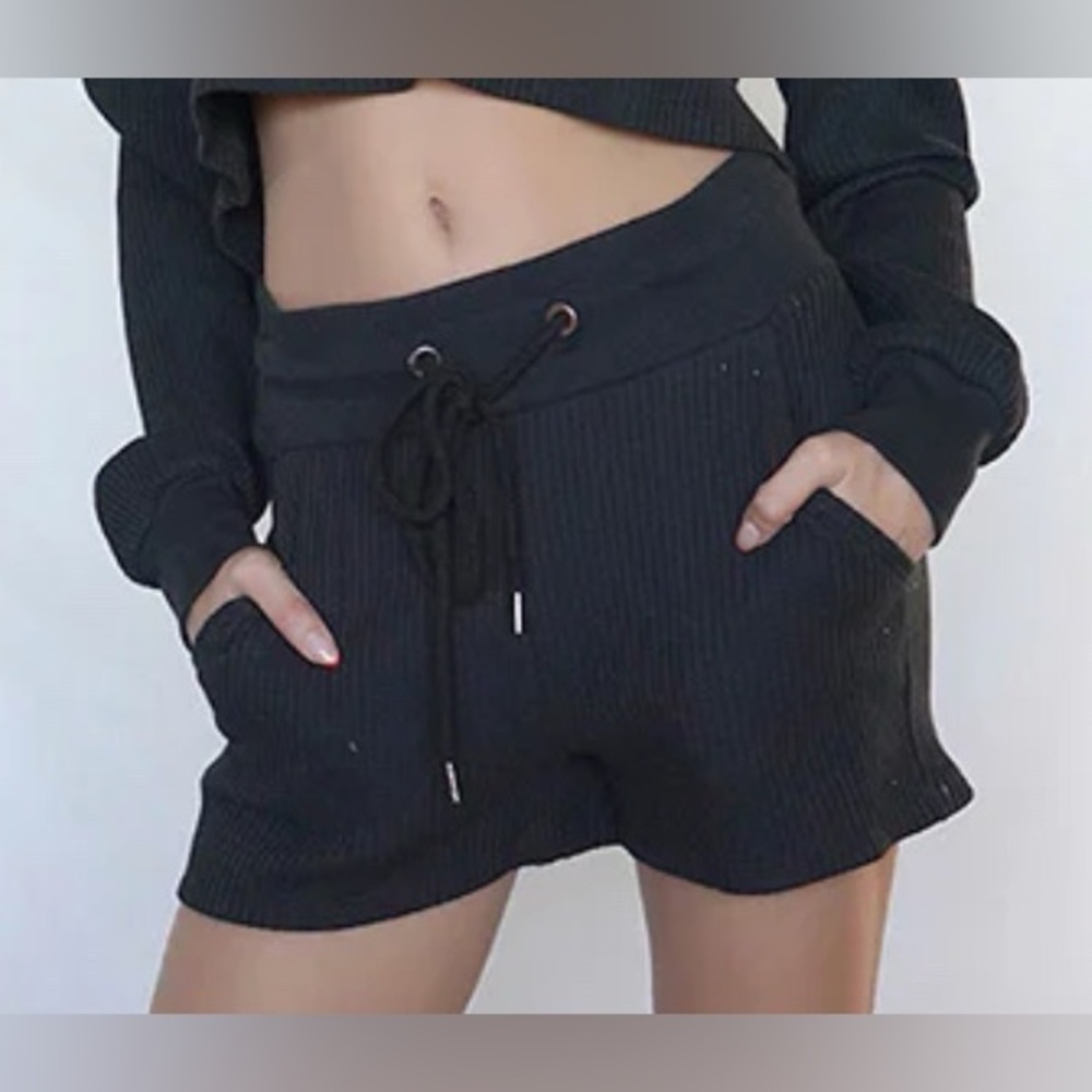 The Range NYC black shorts "Jumbo Stark Thermal Drawstring Short" size Large